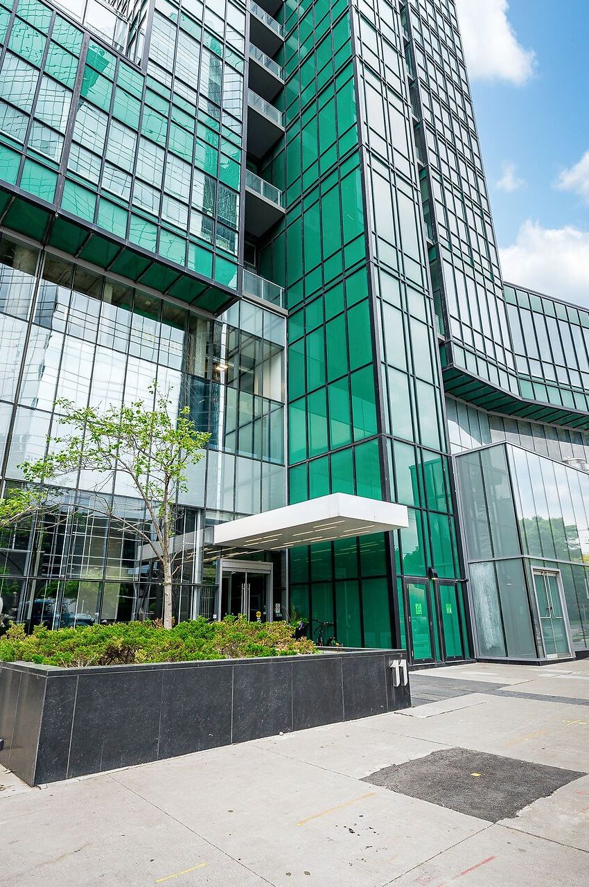 emerald-park-condos-9-bogart-ave-11-bogart-ave-north-york-podium