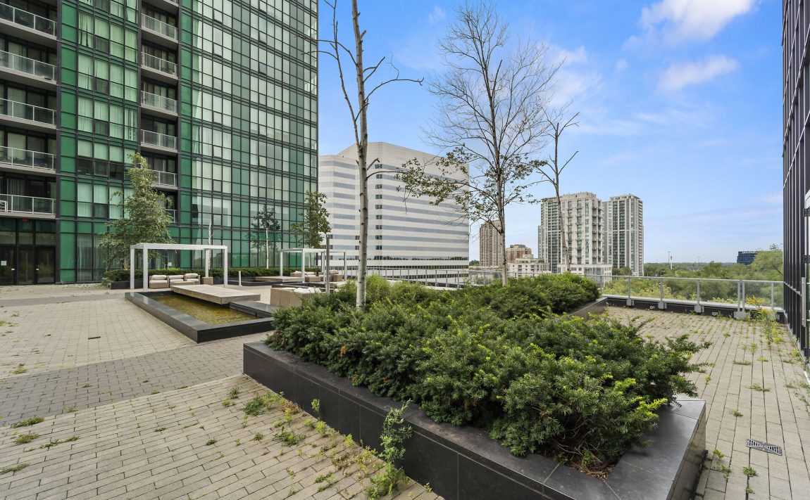 emerald-park-condos-9-bogart-ave-11-bogart-ave-north-york-rooftop-terrace