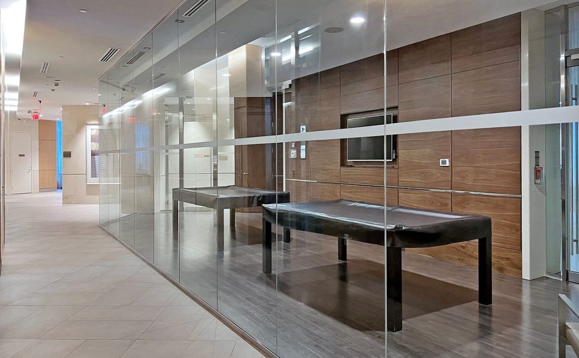 hullmark-centre-condos-2-anndale-dr-north-york-amenities-billiards