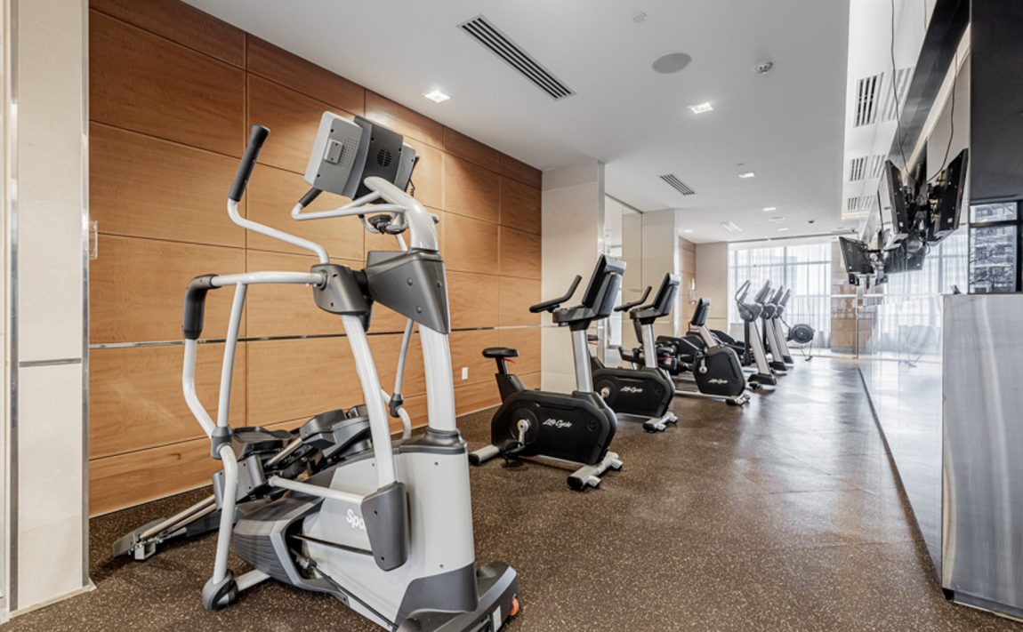 hullmark-centre-condos-2-anndale-dr-north-york-cardio-fitness