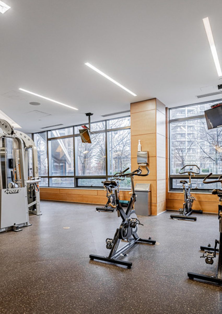 hullmark-centre-condos-2-anndale-dr-north-york-gym