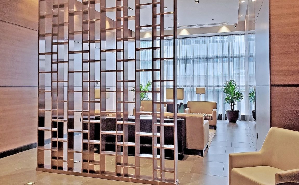hullmark-centre-condos-2-anndale-dr-north-york-lobby-security