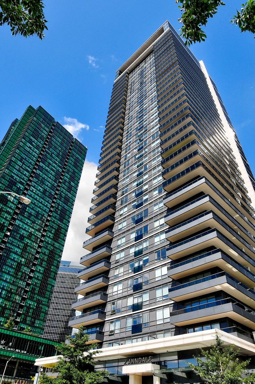 hullmark-centre-condos-2-anndale-dr-north-york-neighbourhood
