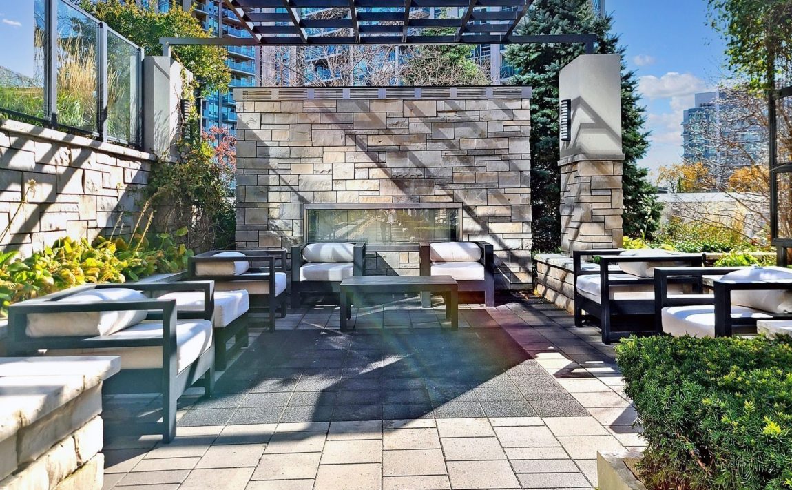 hullmark-centre-condos-2-anndale-dr-north-york-rooftop-terrace