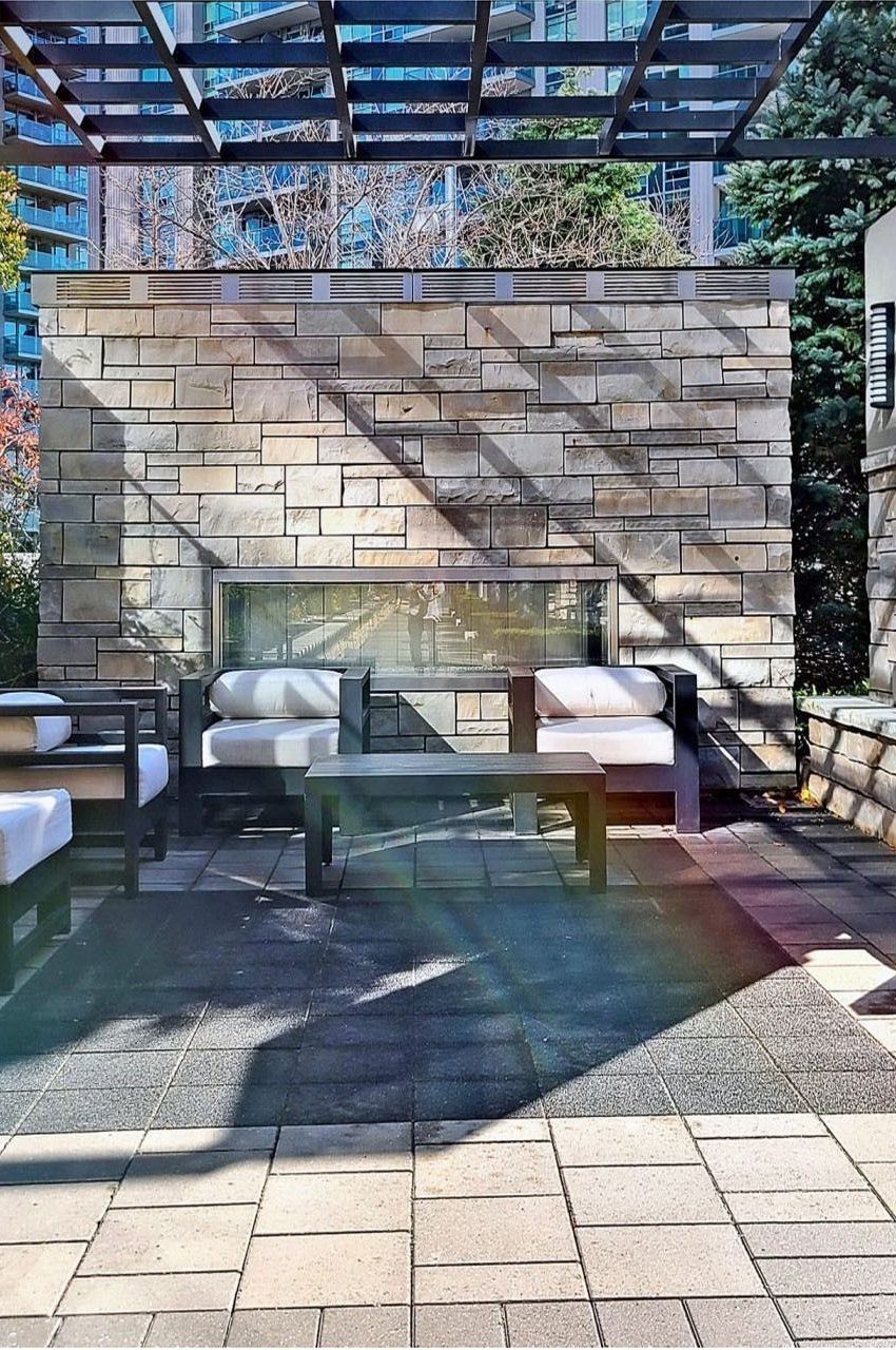 hullmark-centre-condos-2-anndale-dr-north-york-rooftop-terrace