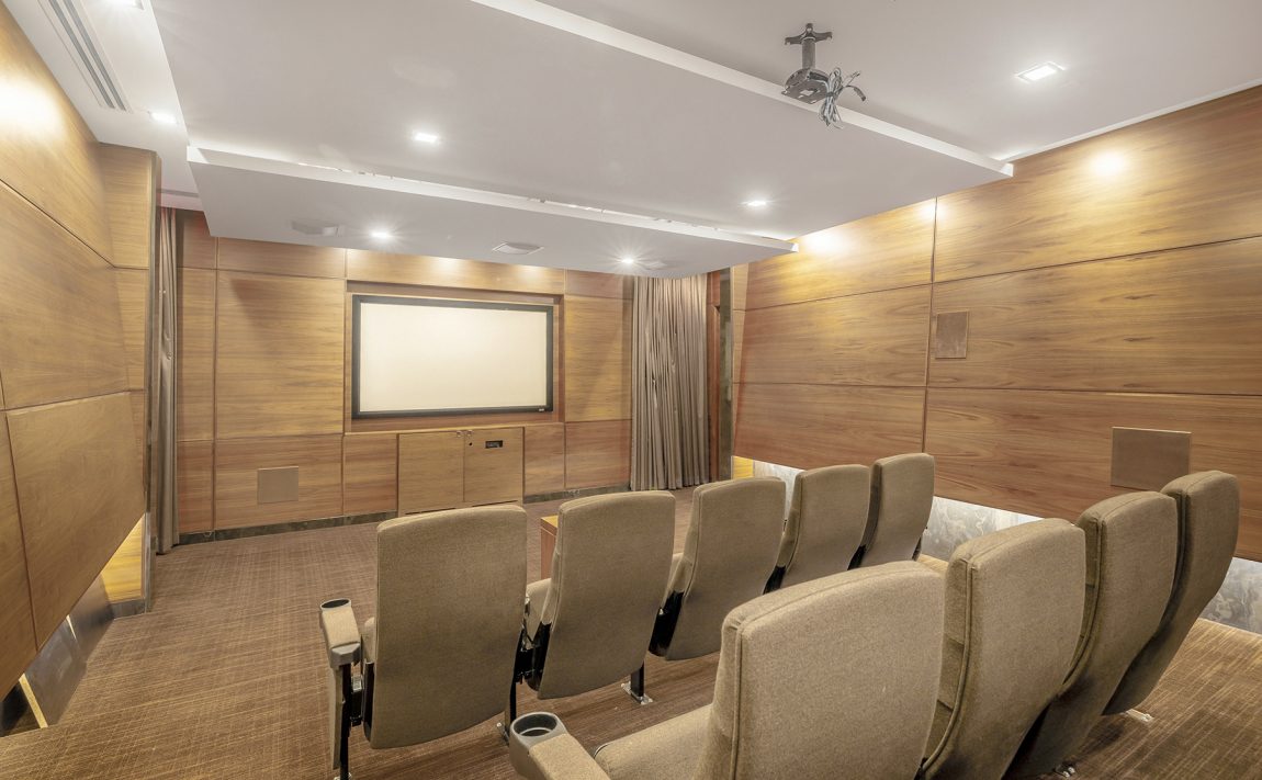 hullmark-centre-ii-5-sheppard-ave-e-condos-amenities-media-room-theatre