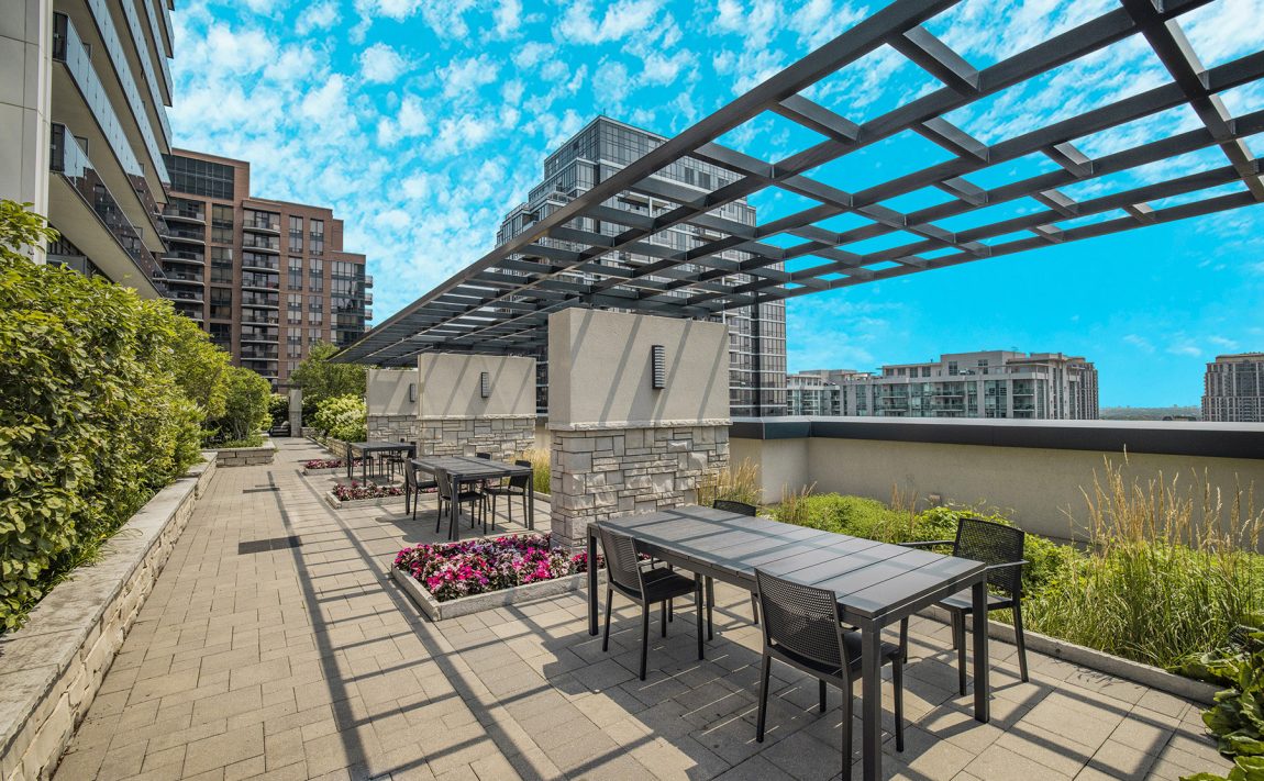 hullmark-centre-ii-5-sheppard-ave-e-condos-amenities-outdoor-terrace