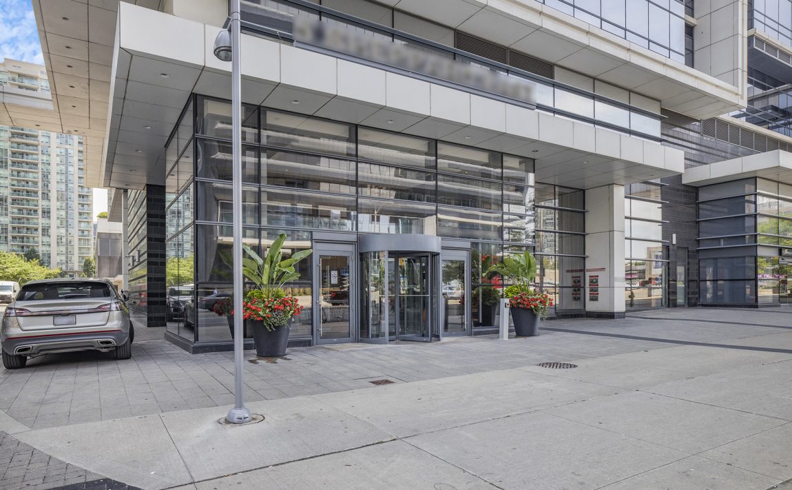 hullmark-centre-ii-5-sheppard-ave-e-condos-entryway