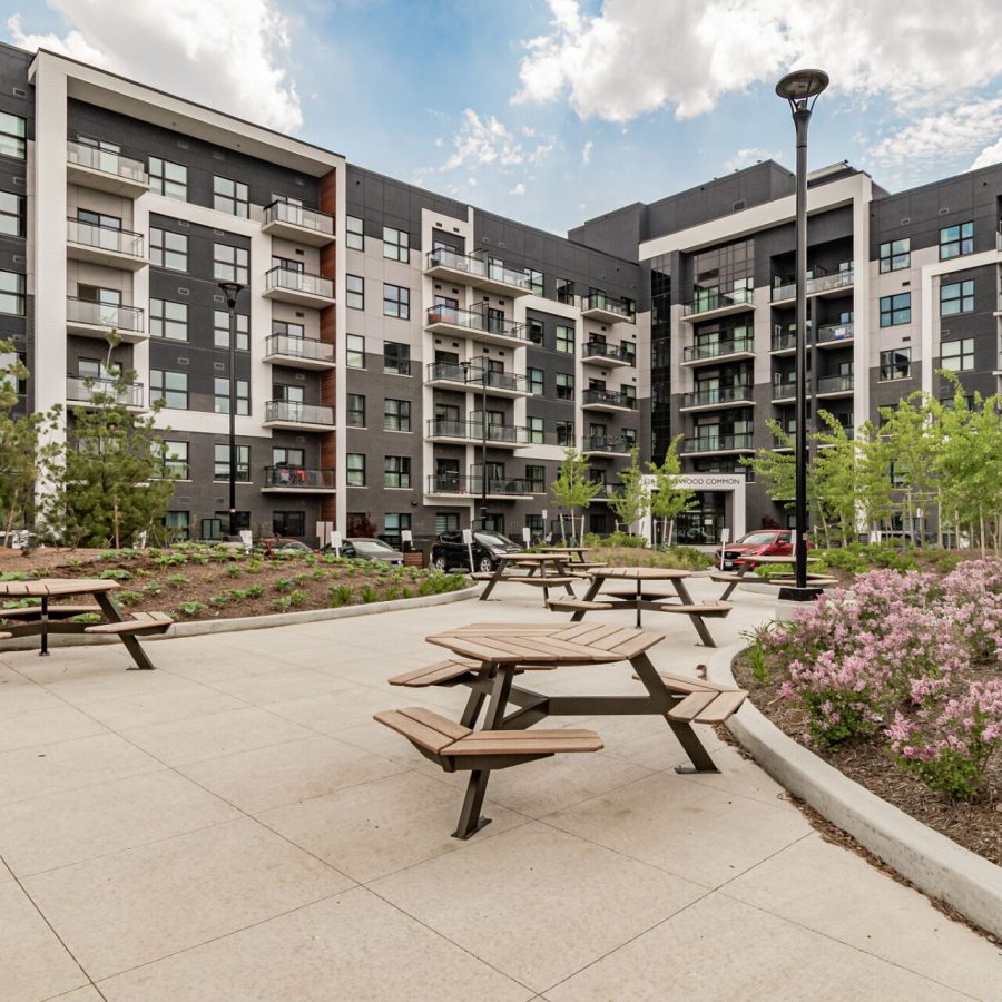 128-grovewood-common-cres-oakville-condos-for-sale-outdoor-courtyard