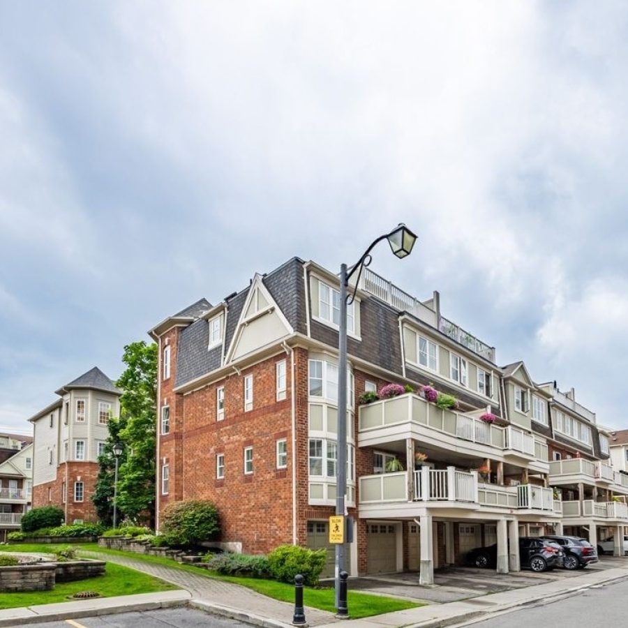 elmcreek-rd-townhomes-neighbourhood-circ-mississauga-shoreline-dr