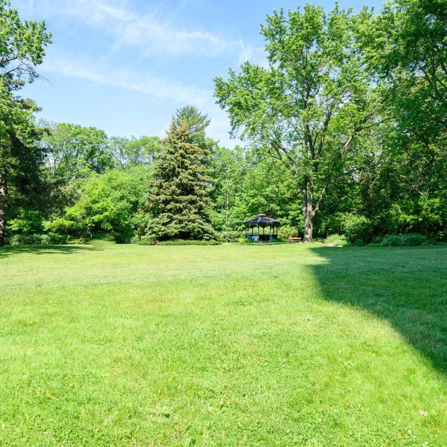 the-oaks-1359-white-oaks-blvd-oakville-condos-greenspace-instagram
