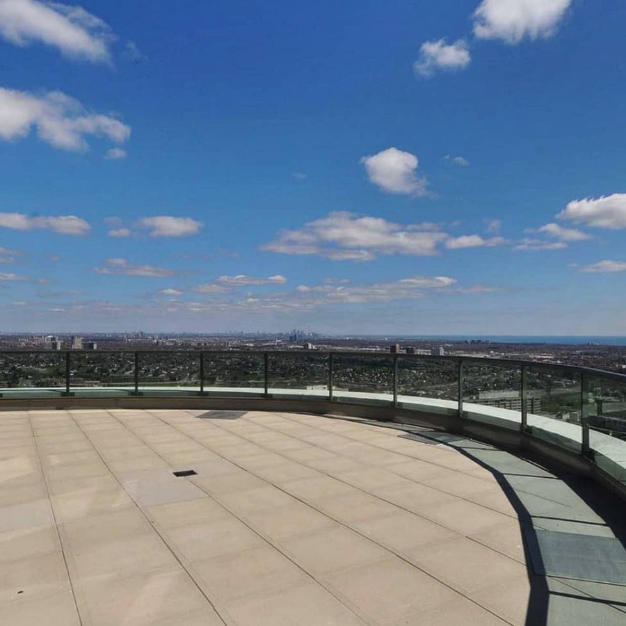 widesuite-condos-208-enfield-pl-mississauga-rooftop-terrace-view